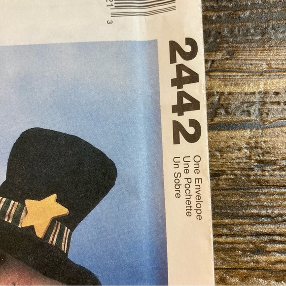 McCall’s crafts sewing pattern #2442 melting hearts 15” snowmen - Picture 3 of 5